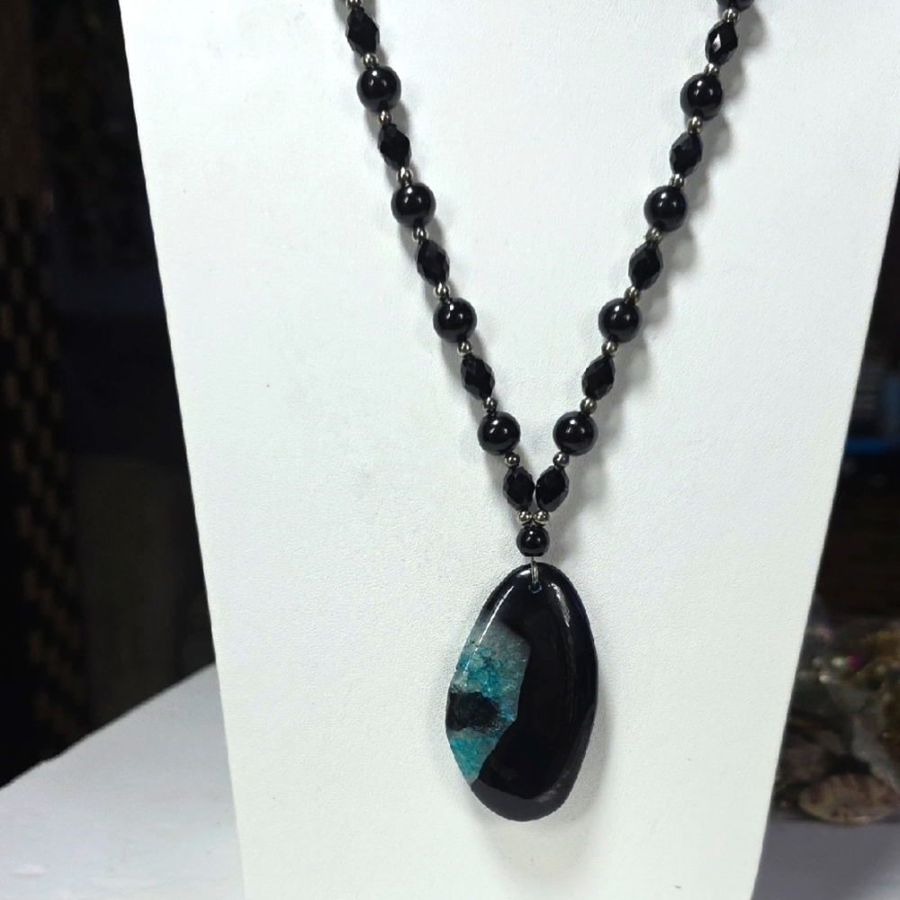 RARE VNTG BLACK TURQUOISE ELONGATED AGATE TEARDROP PENDANT NECKLACE